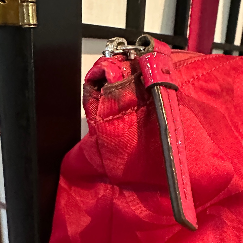 Coach Satin Logo XL Red Packable NY Weekend Tote with Removable Pouch Pre-Owned - Picture 4 of 15